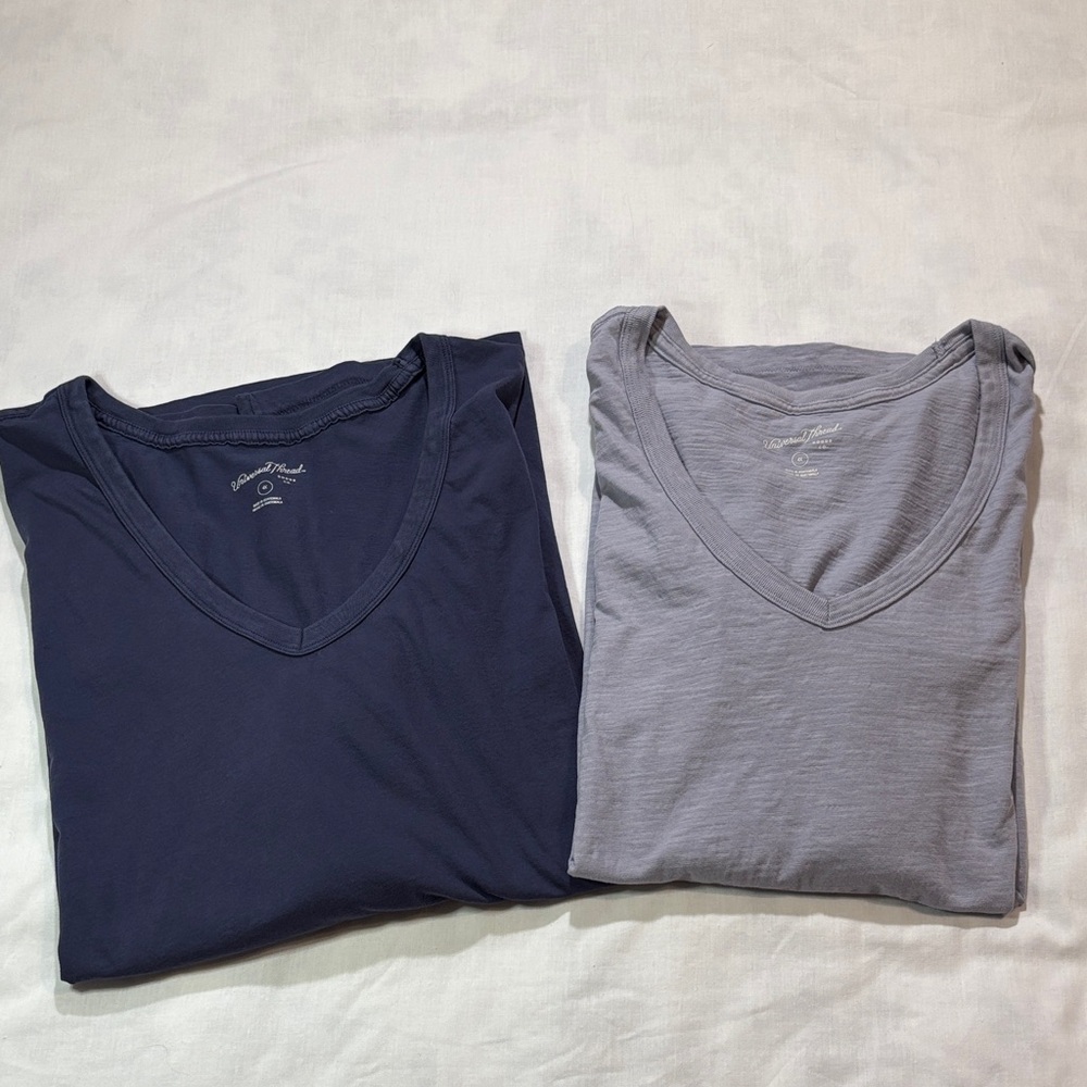 Universal Thread Woman’s Bundle of Two Short Sleeve V-Neck T-Shirts Size 4X GUC